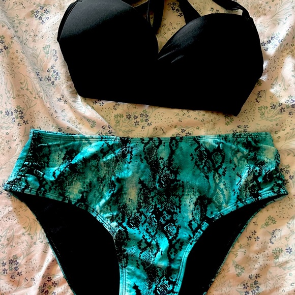 Cupshe Other - Black and Teal Snake Print Bikini Set